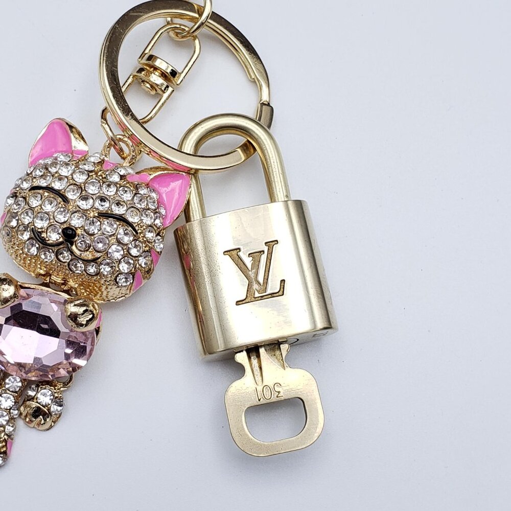 Authentic Louis Vuitton Lock & Key Gold ✨ Unbranded Cat Keychain Bag Charm LV - Picture 6 of 12